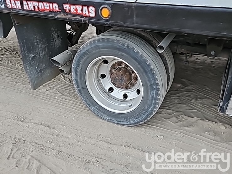 2014-ford-f550-xl-image-10