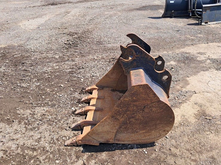 kubota-kx057-30"-excavator-bucket-image-4