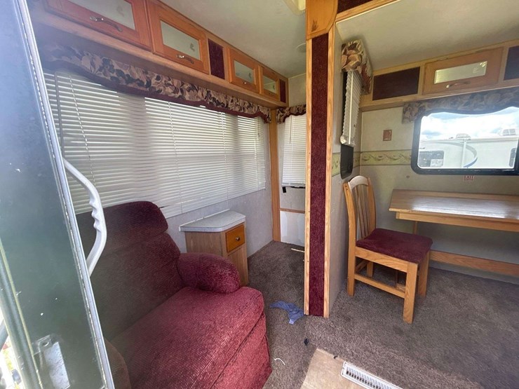 2005-northwood-artic-fox-29v-t/a-34ft.-5th-wheel-travel-trailer-image-7