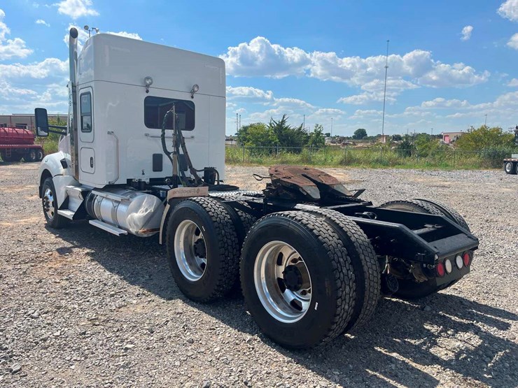 2015-kenworth-t880-image-8
