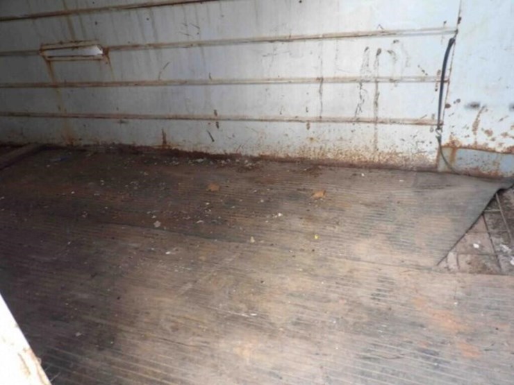 w-w-16'-livestock-trailer-image-10