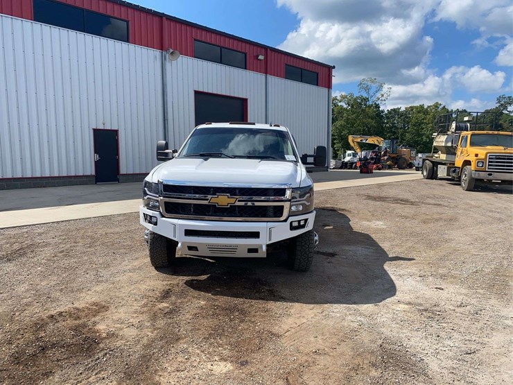 2012-chevrolet-3500-image-3