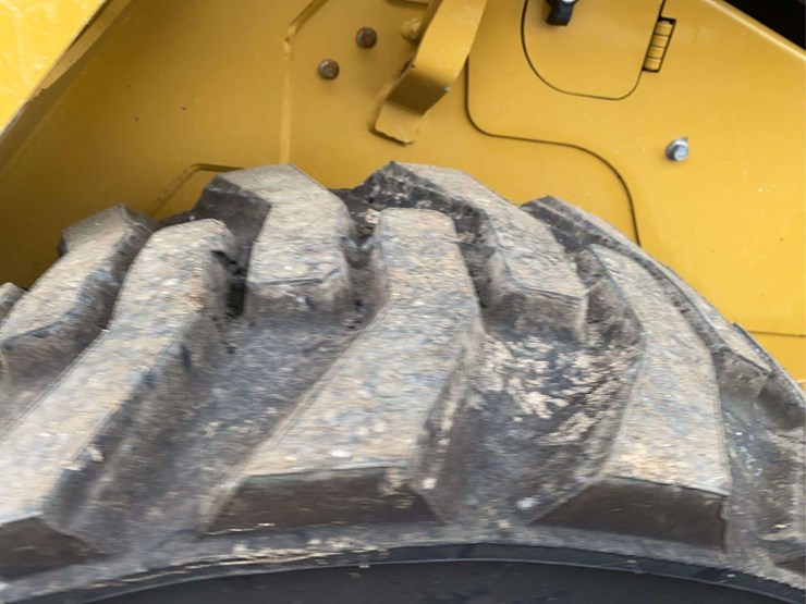 2023-caterpillar-236d3-image-14