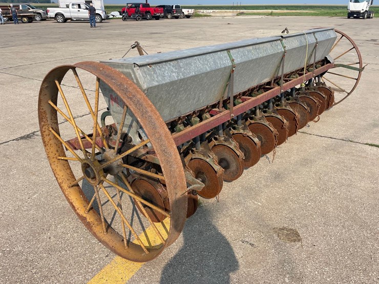 minneapolis-moline-12ft-steel-wheel-grain-drill-image-17