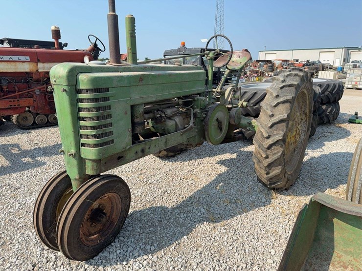 john-deere-b-image-3