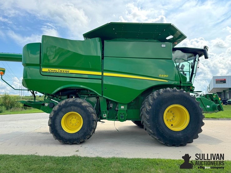 2014-john-deere-s690-image-4