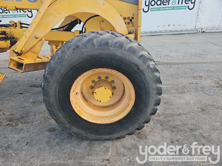 2005-volvo-g930-image-12