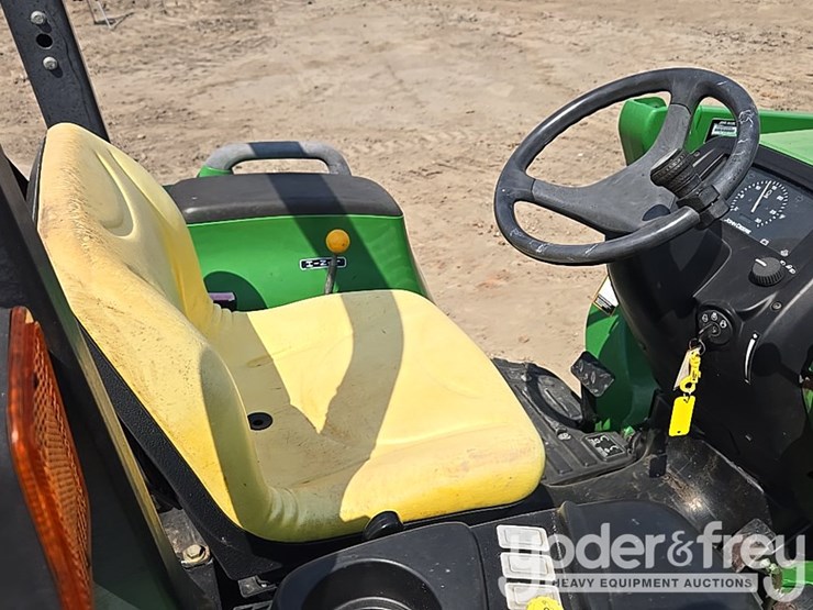 2009-john-deere-3038e-image-38