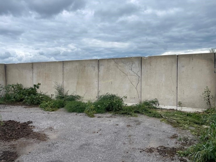 bunker-l--walls-(120'-+/--total)---off-site-image-1