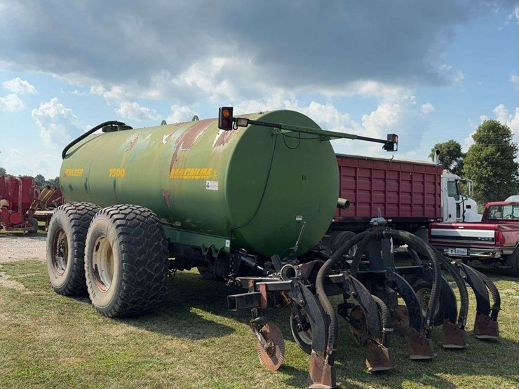 blazer-magnum-7500-gallon-slurry-vac-tank,-5-shank-plow-down,-steerable-double-axel,-hydraulic-driven-pump,-field-ready-image-8