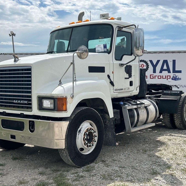 2011 Mack CHU613 T/A Wet Kit Day Cab Truck Tractor