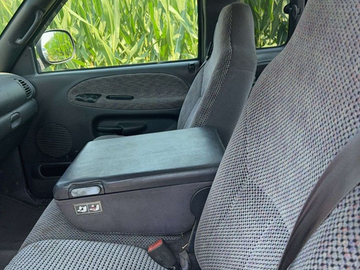 2001-dodge-ram-1500-image-8