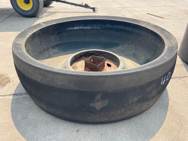 7ft-round-tire-feeder-image-2