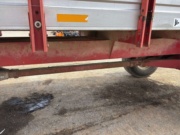 h&s-hd-twin-auger-18'-forage-wagon-image-14