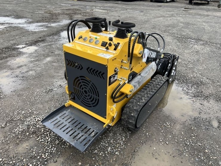 2025-infront-yf380-mini-compact-track-loader-image-4
