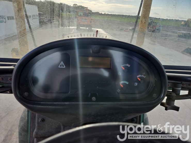2005-volvo-g930-image-32