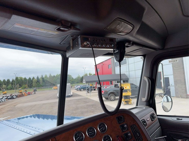2008-peterbilt-388-image-50