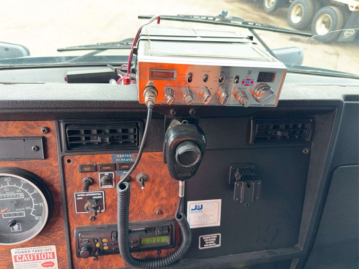 2001-kenworth-t300-image-49
