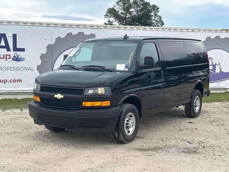 2023-chevrolet-express-2500-image-1