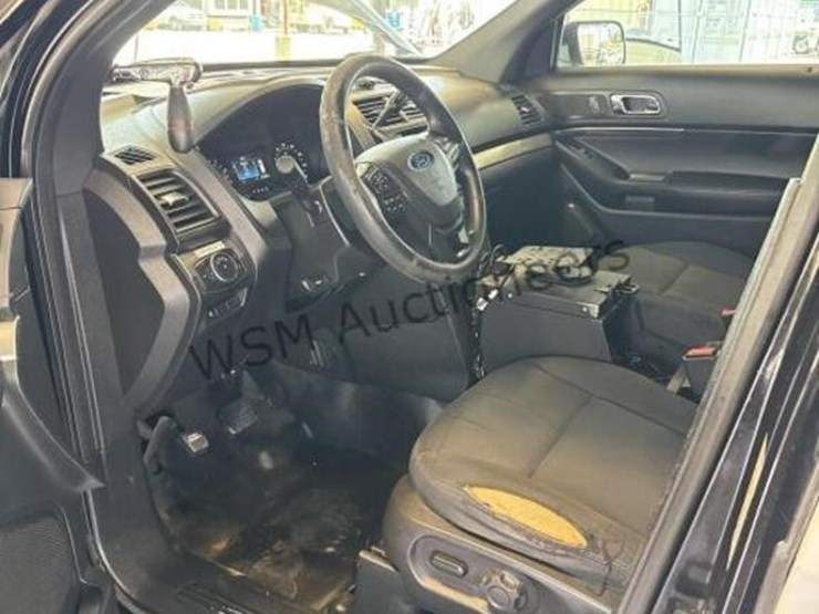 2017-ford-explorer-image-21