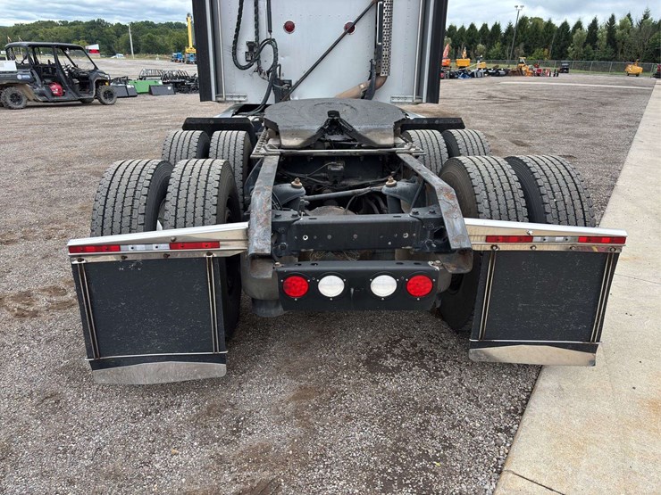 2013-kenworth-t660-image-9