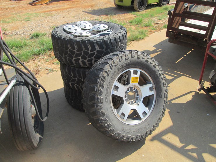 #52-•-#26826-•-lot-of-(4)-cooper-285/65r18-tires-&-ford-wheels-image-2