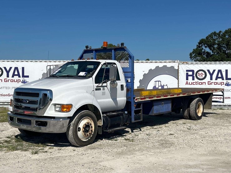 2013-ford-f650-image-1
