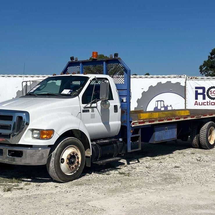 2013 FORD F650