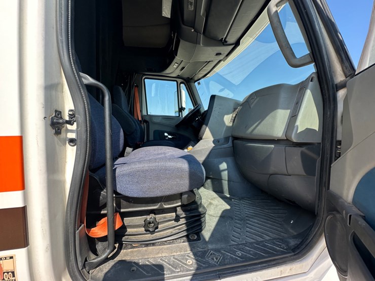 2017-international-prostar-image-14