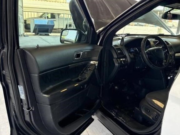 2017-ford-explorer-image-22