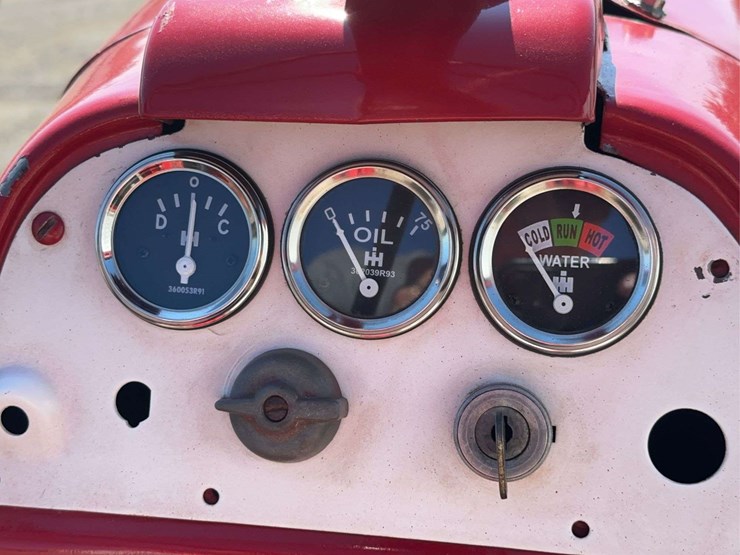 1955-farmall-400-2wd-tractor-image-29