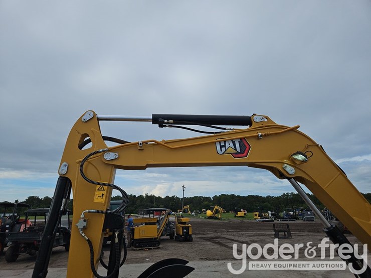 2021-caterpillar-305.5-image-18