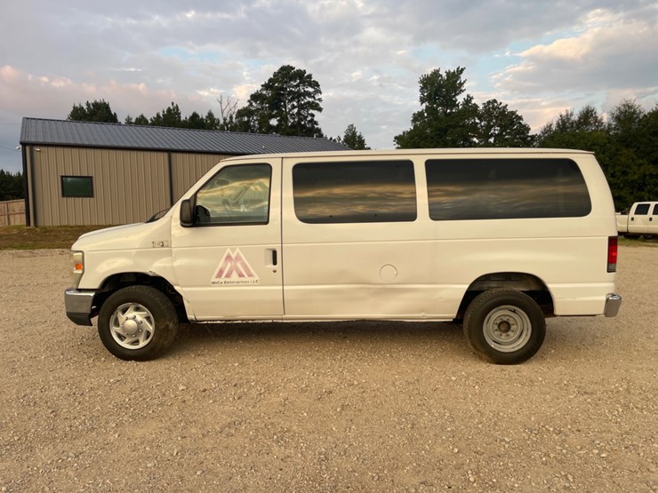 2014-ford-e350-image-11