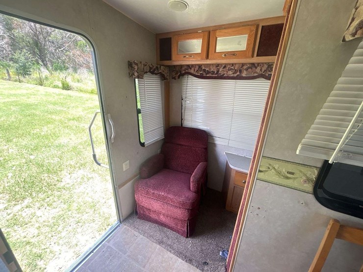2005-northwood-artic-fox-29v-t/a-34ft.-5th-wheel-travel-trailer-image-10