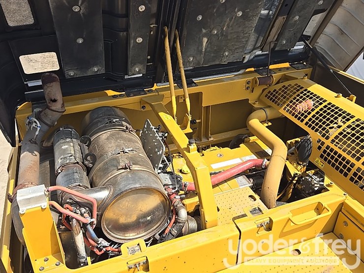 2021-caterpillar-349-image-67