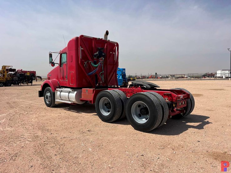 2011-kenworth-t800-image-5
