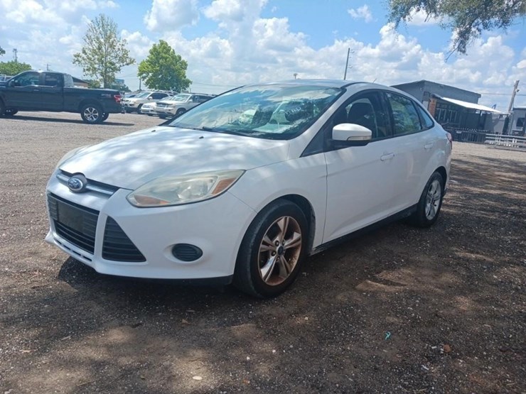 2013-ford-focus-runs/moves-se-image-3