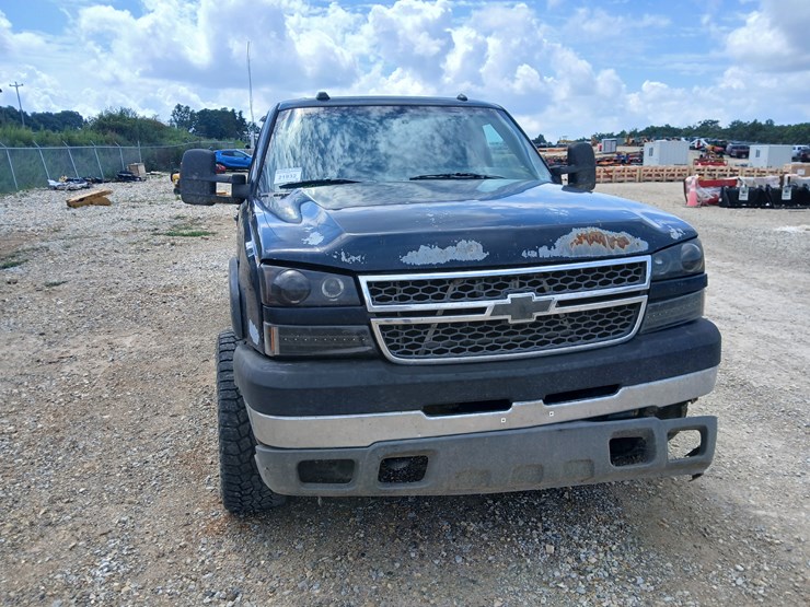 2005-chevrolet-silverado-image-14