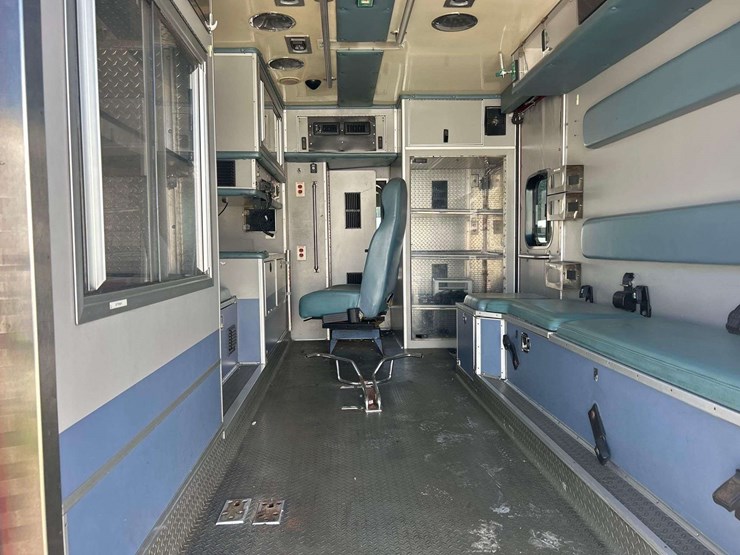 2009-freightliner-m2-106-medtec-ambulance-image-34