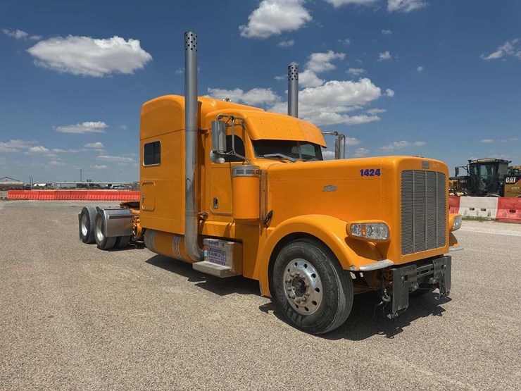 2011-peterbilt-389-image-3