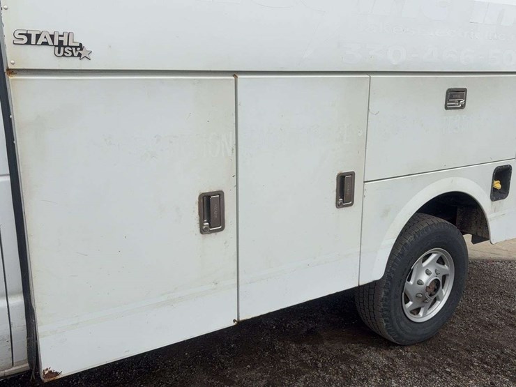 2009-ford-e350-image-9