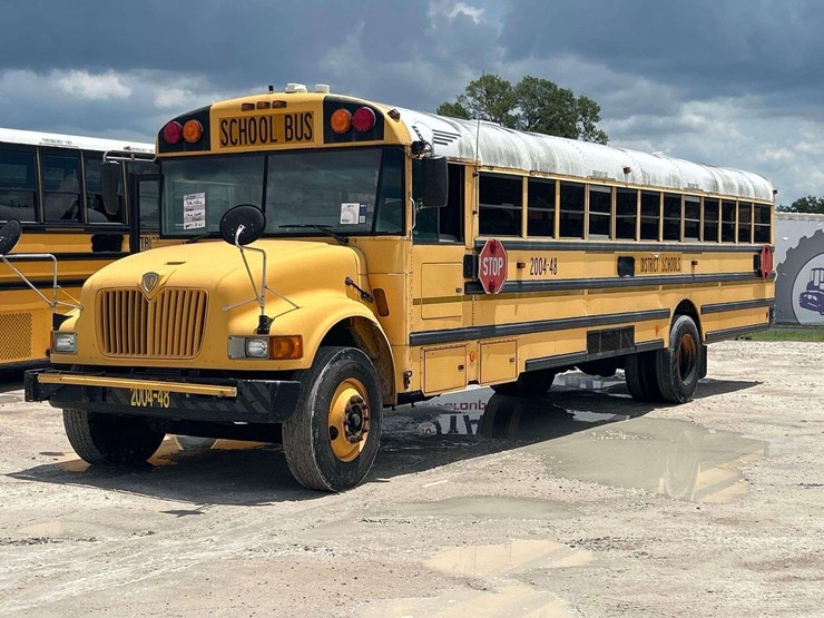 2004-ic-corporation-3000ic-school-bus-image-1