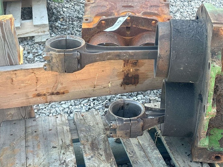 john-deere-model-g-block,-pistons,-and-rods-image-19