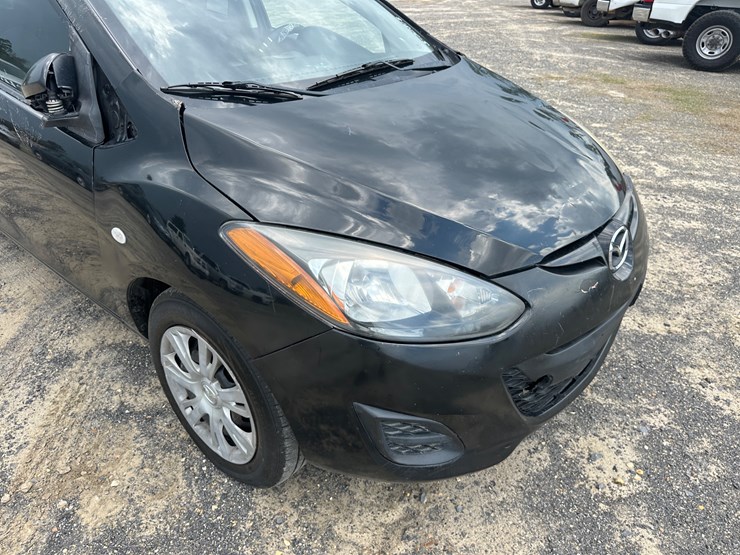 #22813-•-2012-mazda-2-image-14