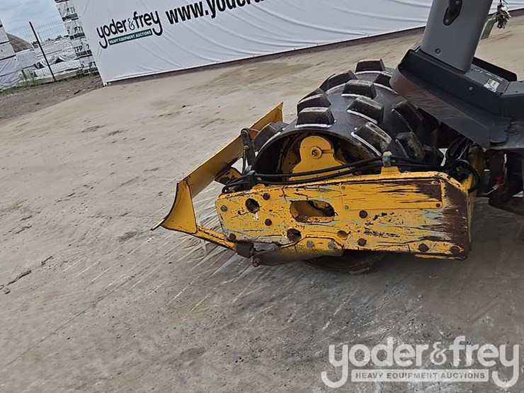 2012-volvo-sd25f-image-9