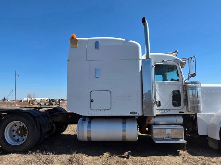 2007-peterbilt-379-image-42