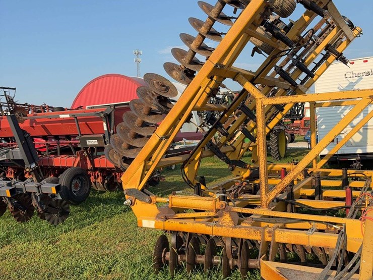 landoll-tilloll-876,-35ft,-3-bar-harrow-with-beater,-walking-tandem,-updated-reel-savers-image-2