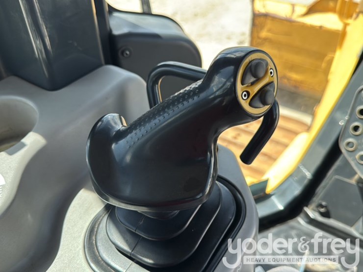 2016-komatsu-d61px-24-image-40
