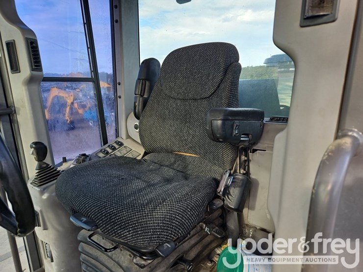 2005-volvo-g930-image-24