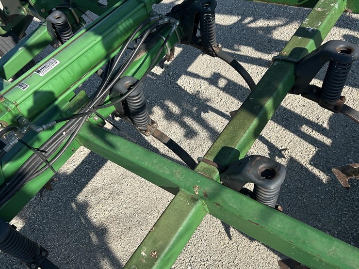 2004-john-deere-2210-image-32